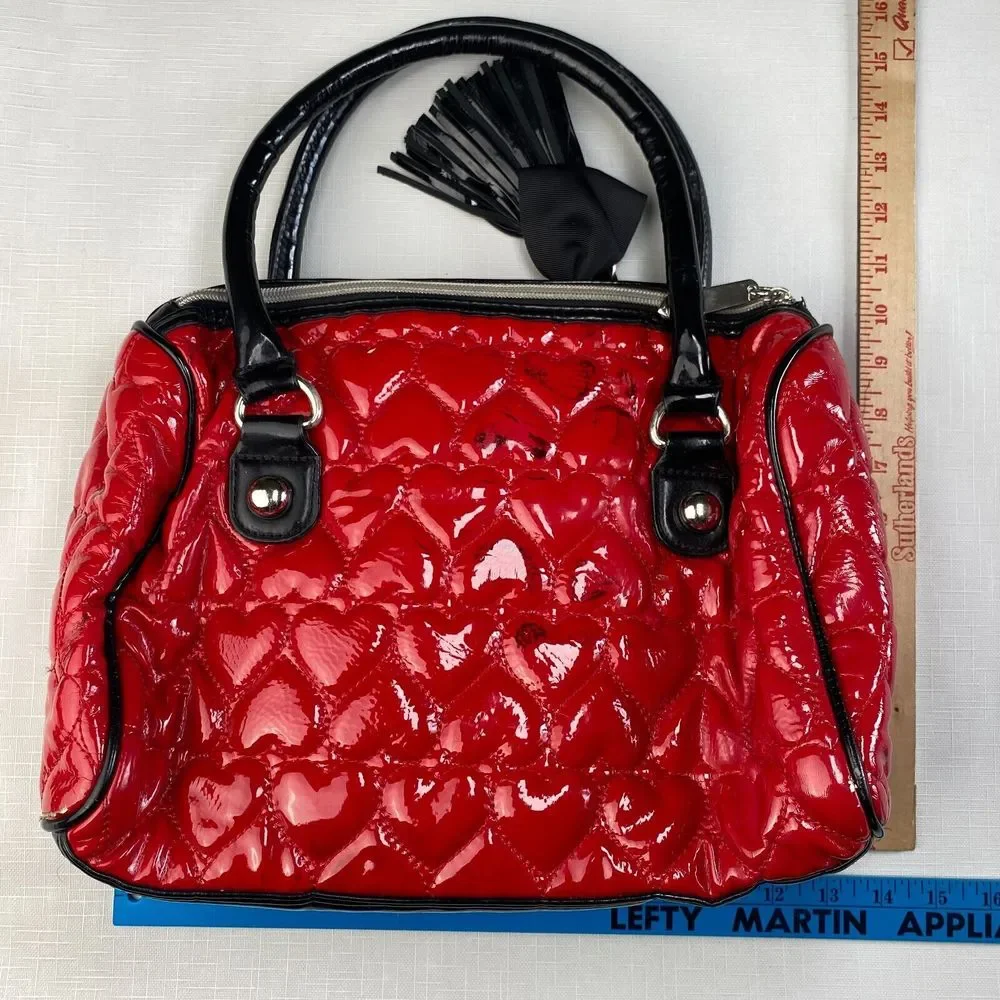 BETSEY JOHNSON QUILTED HEARTS Red Vegan Leather DUFFLE HAND BAG! Purse Black Bow - Picture 7 of 16